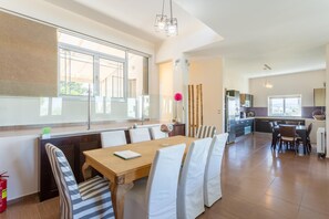Maison | 4 chambres, coffres-forts dans les chambres, Wi-Fi