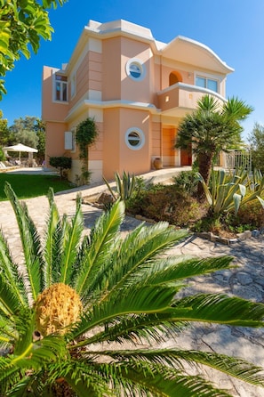 Huvila | 5 makuuhuonetta, Wi-Fi