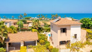A coastal residential area with houses, palm trees, and a clear view of the sea. - Villa Fortuna Large Private Pool Walk to Beach Sea Views A C Wifi Car Not Required - 2630 (Polis)
