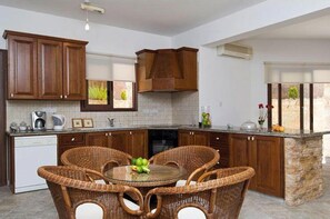Biệt thự | Bếp riêng | Dụng cụ nấu nướng/bát dĩa/dao nĩa 