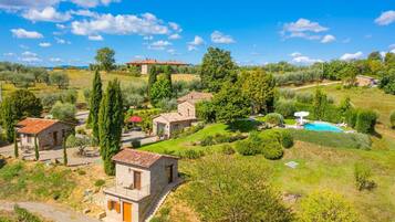 House | 8 bedrooms, WiFi