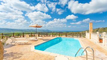 Villa | 3 bedrooms, travel crib, WiFi