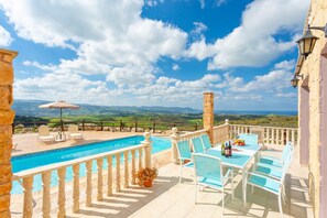 Villa | 3 bedrooms, travel cot, WiFi