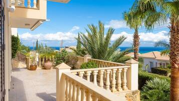 Villa | 3 bedrooms, WiFi