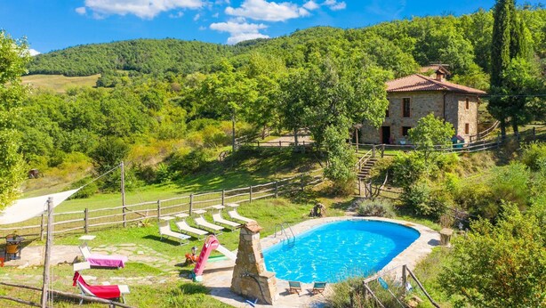 A stone house with a swimming pool surrounded by lush greenery and a clear blue sky. - Villa Bellavista Large Private Pool Wifi - 3122 (Ortignano Raggiolo)