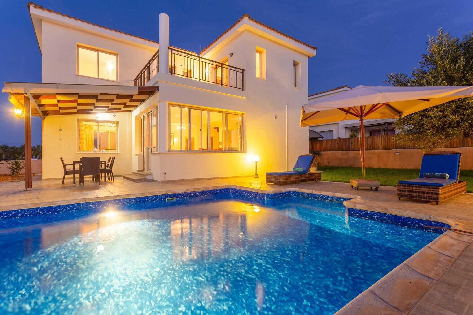 Villa Seashore One Large Private Pool Walk to Beach Sea Views A C Wifi - 3150