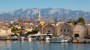 A harbor with boats, a mosque, and mountains in the background. - Villa Lulla Large Heated Private Pool Sea Views A C Wifi - 3200 (Chania)
