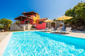 Villa | 3 bedrooms, iron/ironing board