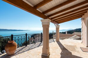 House | 3 bedrooms - Villa Frosso Large Private Pool Walk to Beach Sea Views A C Wifi Car Not Required - 556 (Corfu)