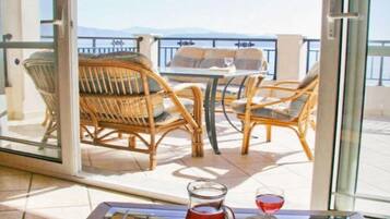 Villa | 3 bedrooms, desk, WiFi