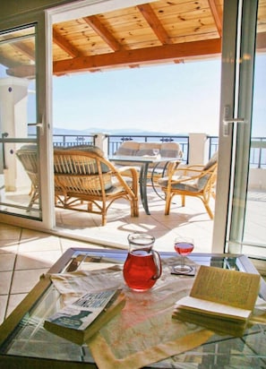 3 bedrooms, desk, WiFi