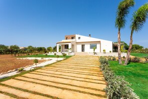 Villa | 4 bedrooms, WiFi