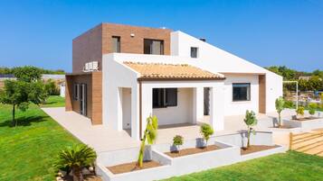 Villa | 4 bedrooms, WiFi