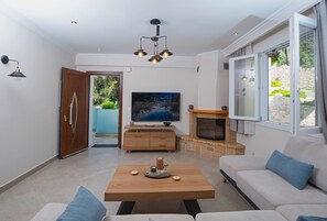 Villa, 3 camere da letto, vista mare, di fronte alla spiaggia | Area soggiorno | TV