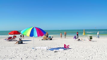 Beach nearby, sun loungers, beach towels
