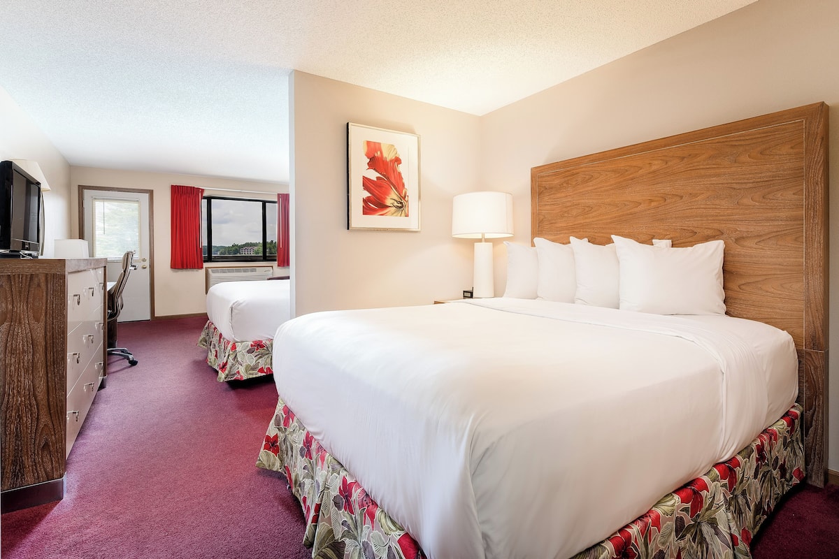 2 Queen and Sofa Garden View | 2 habitaciones, escritorio, wifi gratis y ropa de cama
