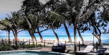 2 piscinas externas, espreguiçadeiras