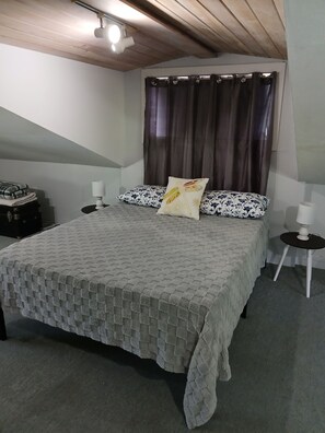 2 habitaciones, escritorio, tabla de planchar con plancha y wifi gratis 