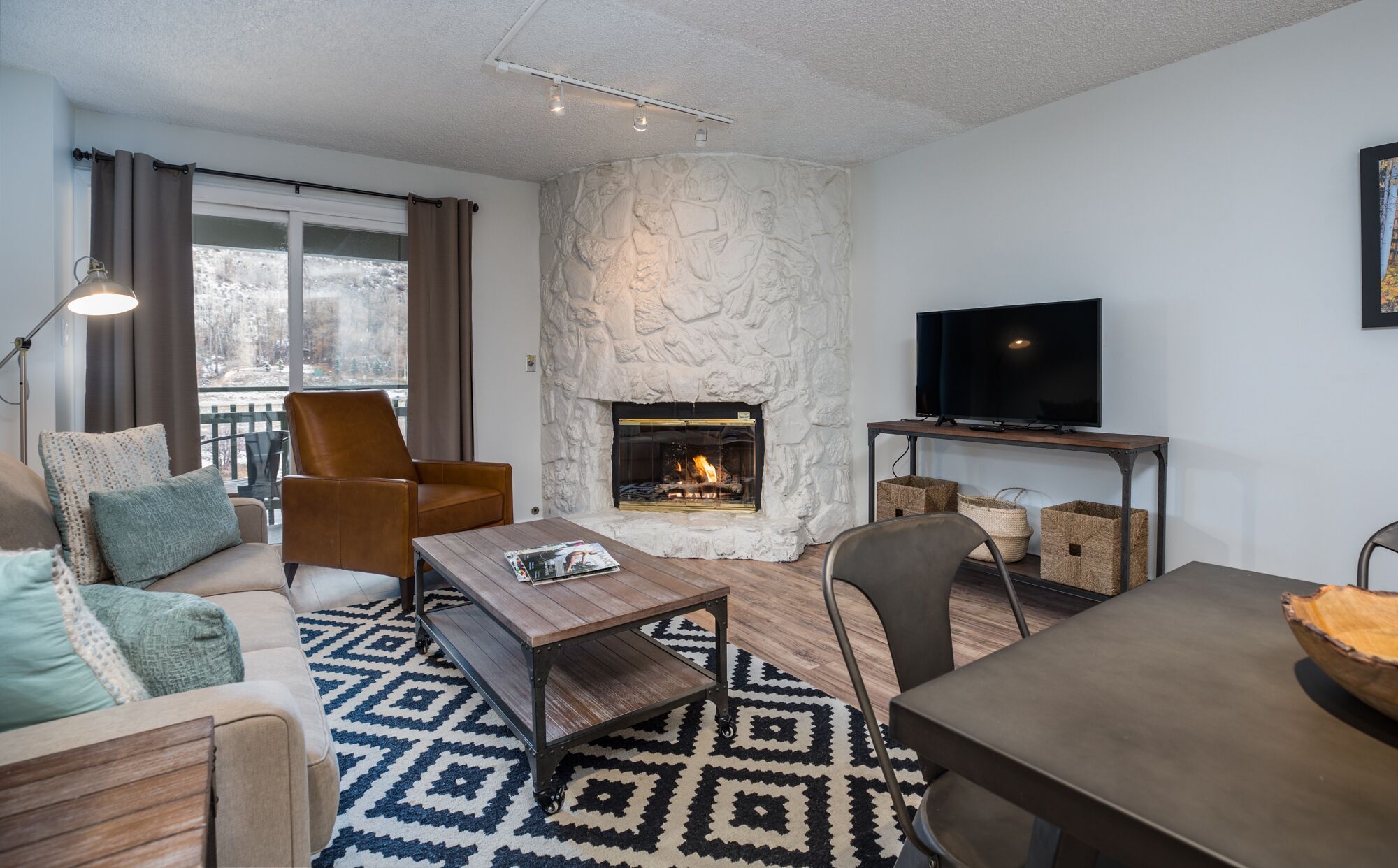 1 BR Condo in Vail! Newly Renovated inside the Evergreen Lodge, Unit 601