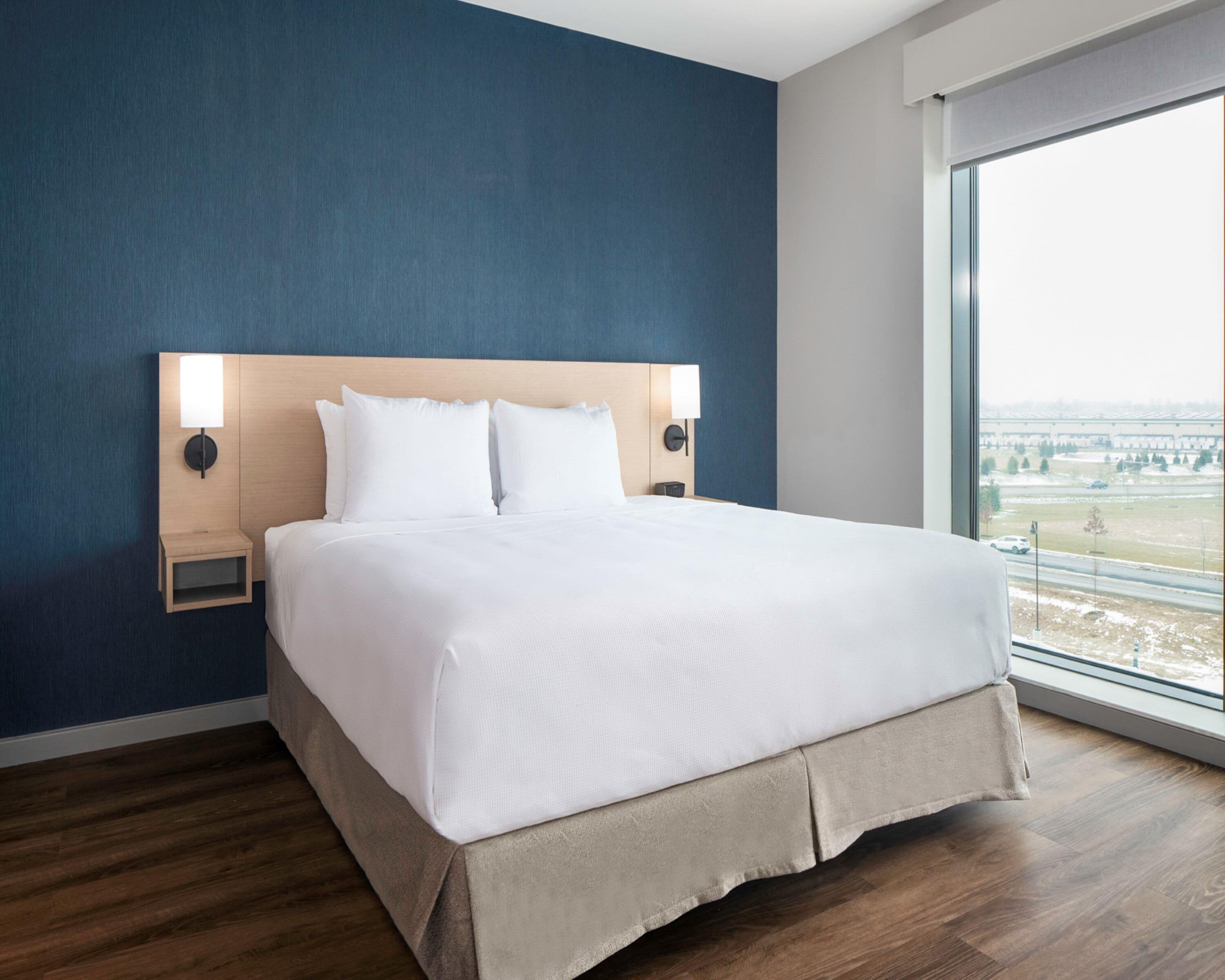 in-room safe, desk, laptop workspace, blackout curtains