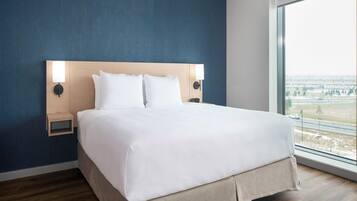 Cofres nos quartos, escrivaninha, espaço de trabalho para notebook