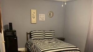 A bedroom with a bed, a nightstand, a dresser, and a ceiling fan. - Private room and bathroom in the heart of Cullman. (Cullman)