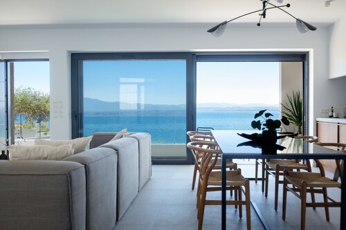 Seafront villa with private beach 1hr from Athens - MBH1