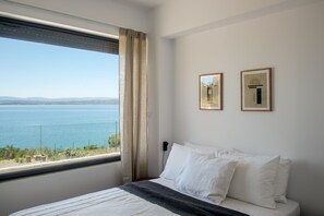 3 bedrooms, desk, iron/ironing board, travel cot