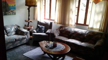 Smart TV, DVD player, smart speakers, video library