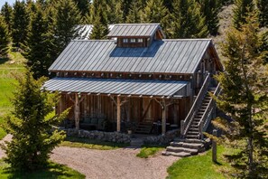 Exterior - Bear's Den on Firetower ranch (Ennis)