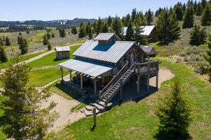 Exterior - Bear's Den on Firetower ranch (Ennis)