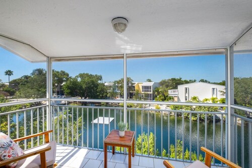 Overlooking Saltwater Lagoon Free Kayaks Renovated