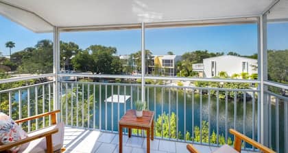 Overlooking Saltwater Lagoon Free Kayaks Renovated