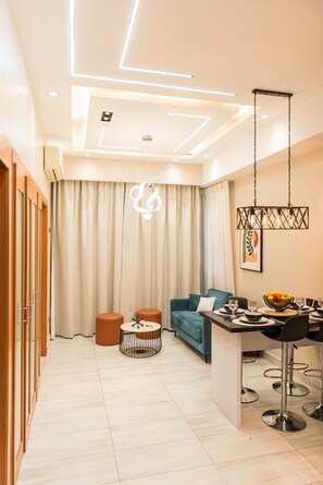 Dining - Luxury & Modern 2Bedroom 2baths Apartment with POOL Rooftop + GYM (Santo Domingo)