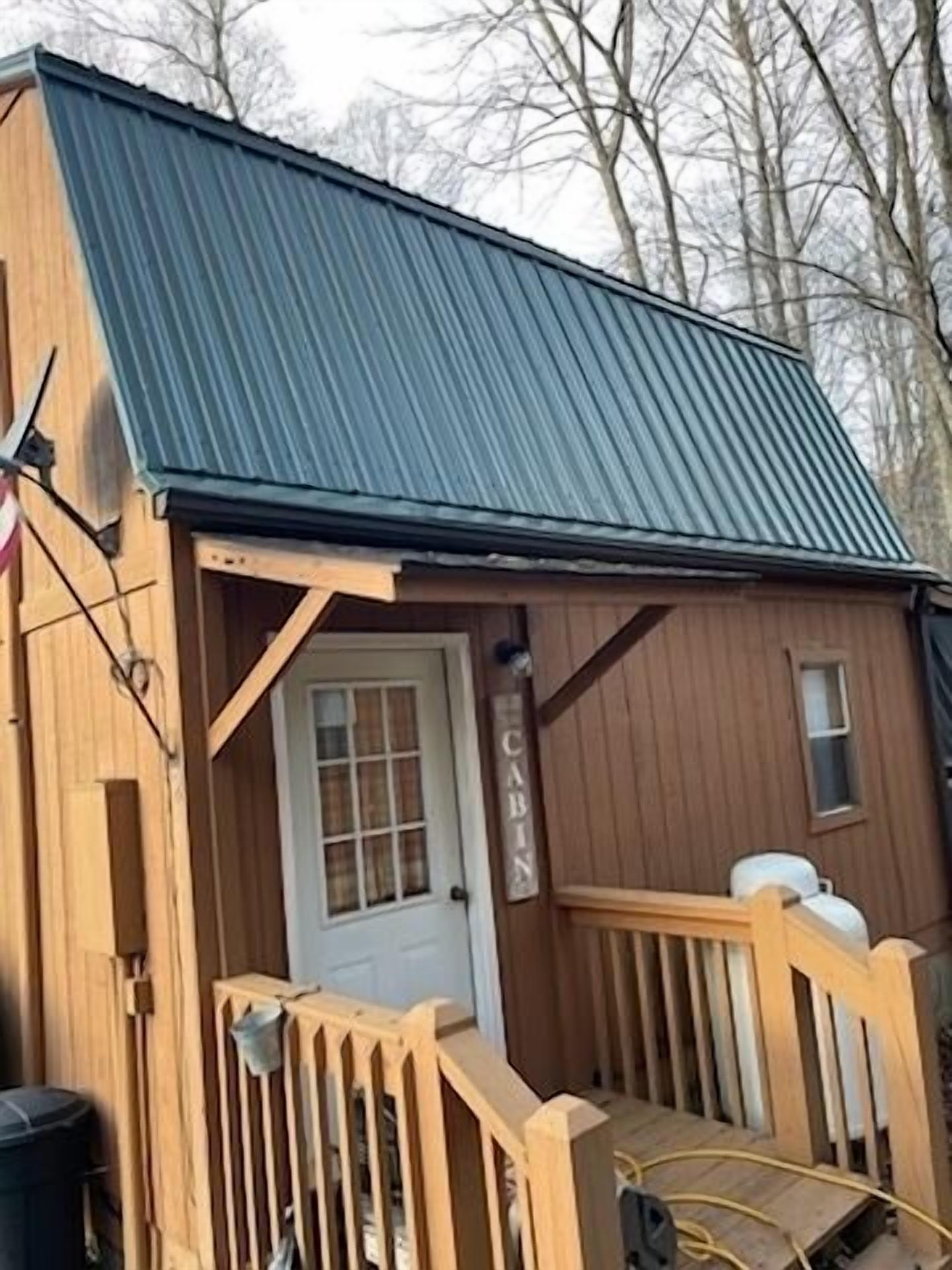 Cabin # 2 Single cabin 1 Bedroom 1 bath efficiency cabin 