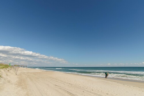 Top Floor Carolina Beach Condo ☀ Private Beach Access ☀ Oceanfront Pool