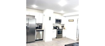 Spacious/Bright/Comfy/ 2BD/2BA Near Temple and the Met 