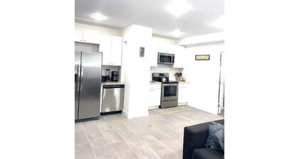 Spacious/Bright/Comfy/ 2BD/2BA Near Temple and the Met
