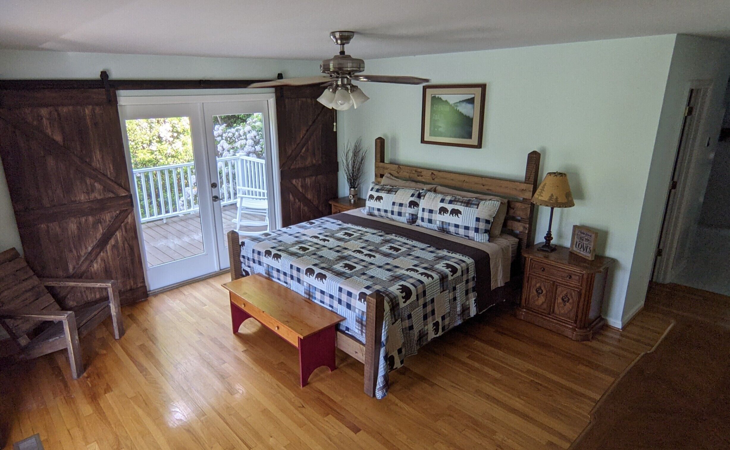 Bear Creek-Mountain views, decks that surround, and 3 creeks to discover!