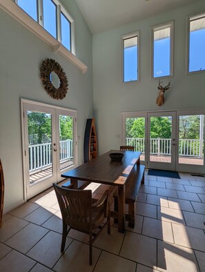 Dining - Bear Creek-Mountain views, decks that surround, and 3 creeks to discover! (Rabun Gap)