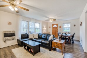 Smart TV, reproductor de DVD, juguetes y libros