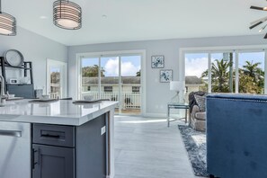 House, 4 Bedrooms | Private kitchen