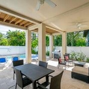 House, 4 Bedrooms | Terrace/patio