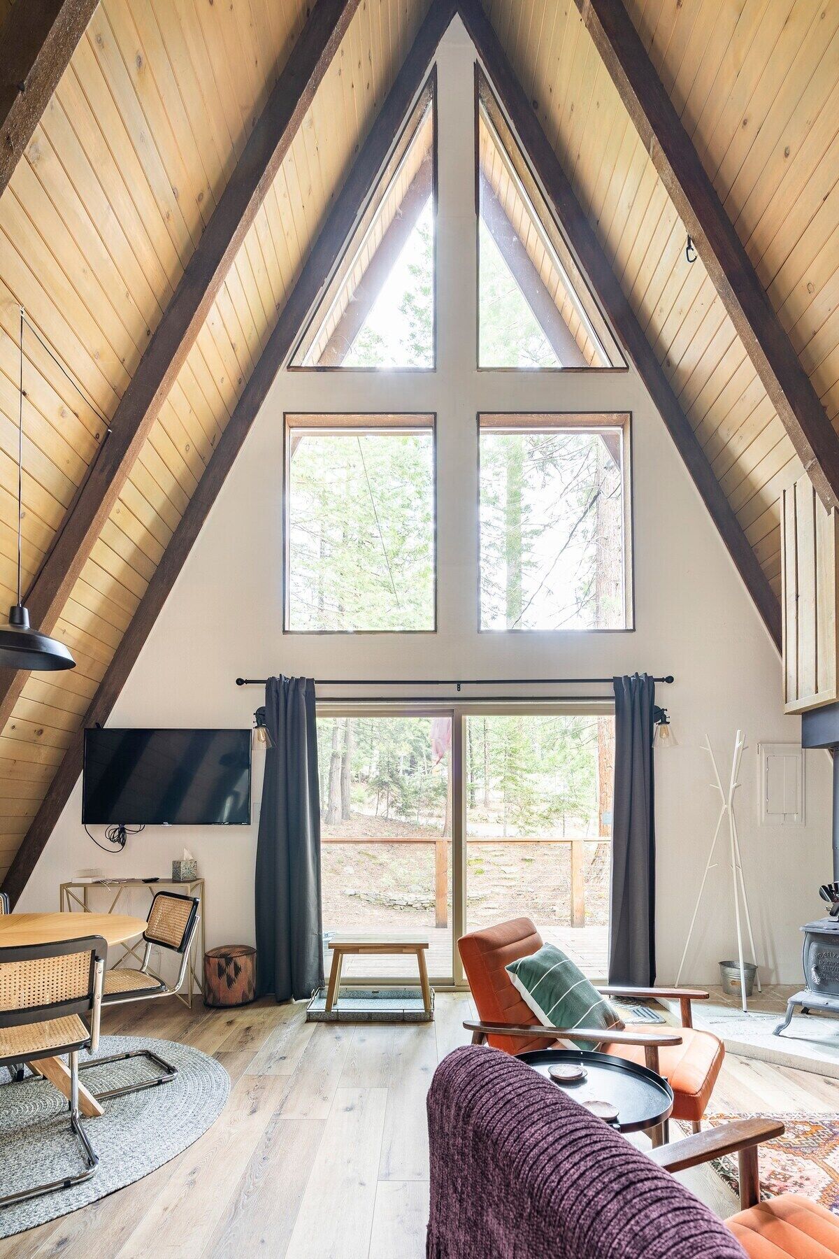 Fernseher, Kamin, Arbeitsbereiche