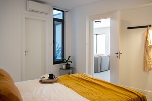 4 bedrooms, desk, iron/ironing board, travel cot