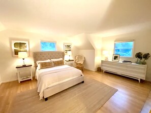 4 bedrooms, desk, iron/ironing board, travel cot
