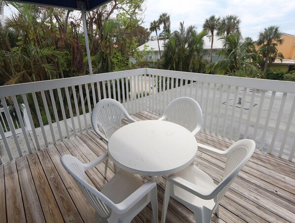 屋外ダイニングエリア