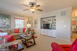 Smart TV, DVD player, books, offices