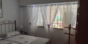 2 bedrooms, iron/ironing board, internet, bed sheets