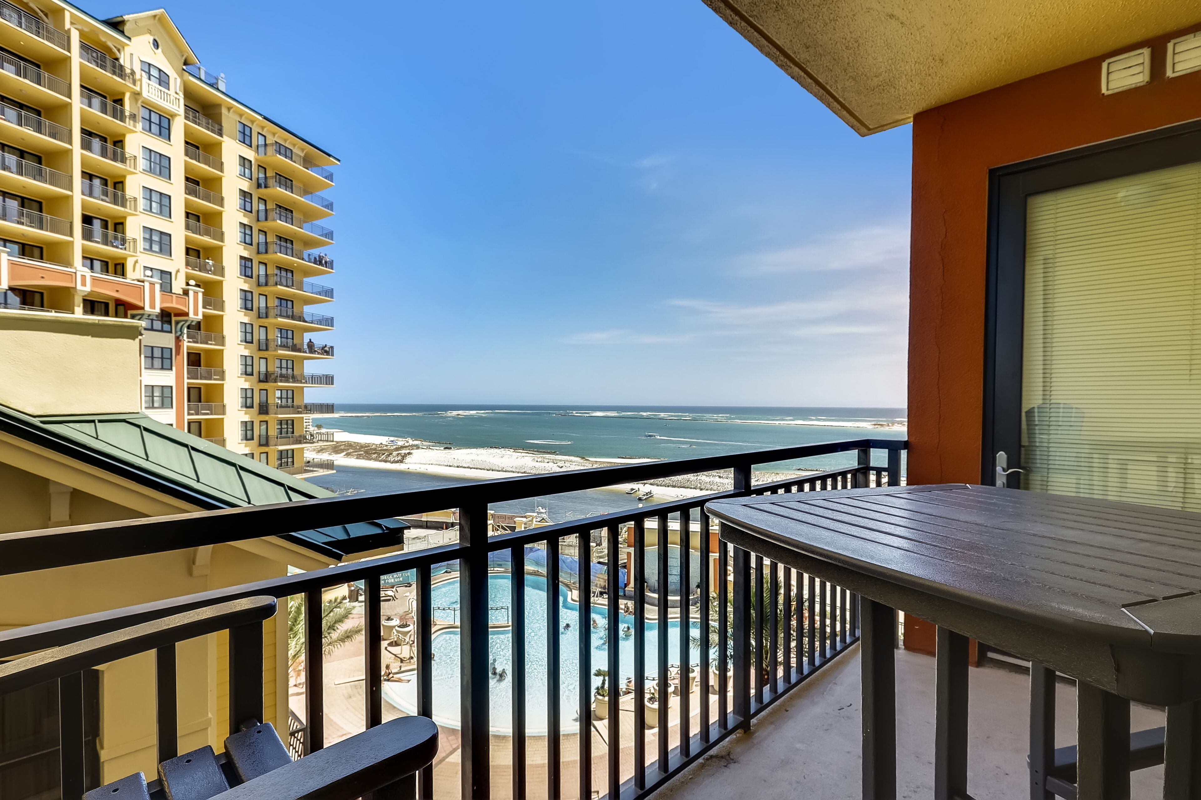 Harbor Breeze @ Emerald Grande | Spring Specials | Amazing View | Boat Tram to Beach | Free Fun Pass